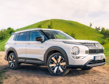 Mitsubishi Outlander PHEV Trail Pack [EU-spec] '2025–pr.