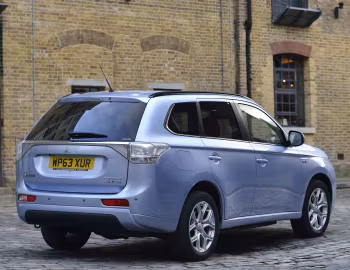 Mitsubishi Outlander PHEV [UK-spec] '2014–15