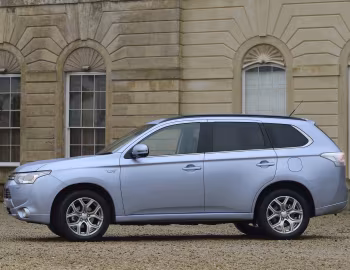 Mitsubishi Outlander PHEV [UK-spec] '2014–15