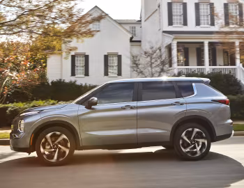 2022–24 Mitsubishi Outlander SE [North America] '2021–24