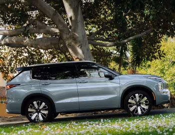 2025–н.в. Mitsubishi Outlander SEL [North America] '2025–н.в.
