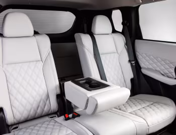 Interior 2022–24 Mitsubishi Outlander SEL [North America] '2021–24