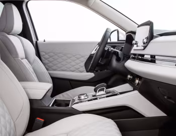 Interior 2022–24 Mitsubishi Outlander SEL [North America] '2021–24