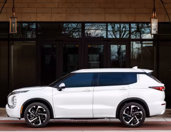 2022–24 Mitsubishi Outlander SEL [North America] '2021–24