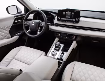 Interior 2022–24 Mitsubishi Outlander SEL [North America] '2021–24