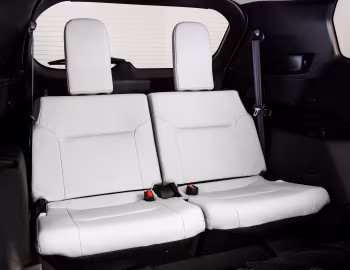 Interior 2022–24 Mitsubishi Outlander SEL [North America] '2021–24