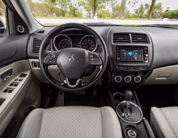 Торпедо 2016–17 Mitsubishi Outlander Sport SEL [US-spec] '2015–17