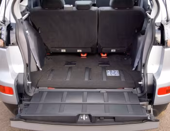 Boot Mitsubishi Outlander "Warrior" [UK-spec] '2007–09