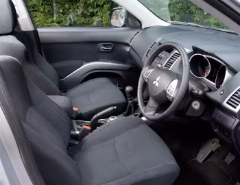 Interior Mitsubishi Outlander "Warrior" [UK-spec] '2007–09