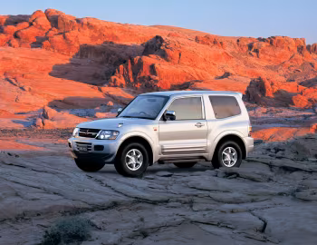 Mitsubishi Pajero 3-door [Japan] '1999–08.2002