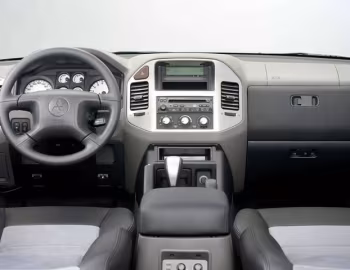 Торпедо Mitsubishi Pajero 3-door [Worldwide] '2000–02