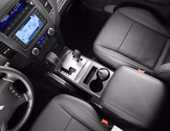 Interior Mitsubishi Pajero 5-door [Worldwide] '2006–08.2011