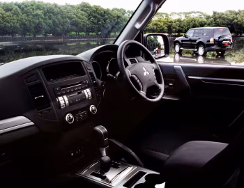 Painel frontal Mitsubishi Pajero 5-door [Japan] '2006–11
