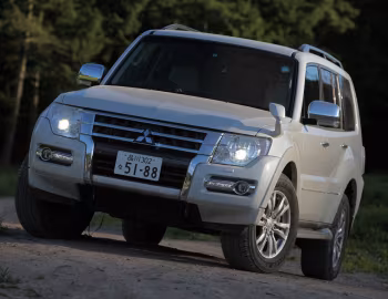 Mitsubishi Pajero 5-door [Japan] '2014–19