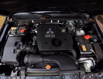 Под капотом Mitsubishi Pajero 5-door [Worldwide] '2006–08.2011