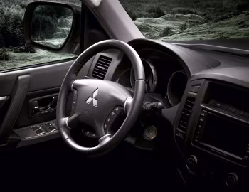 Painel frontal Mitsubishi Pajero 5-door [Worldwide] '08.2011–14