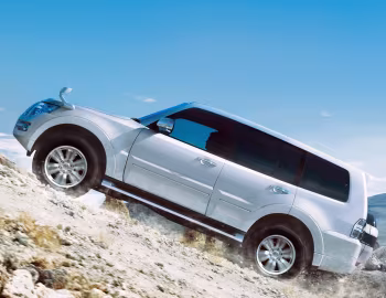 Mitsubishi Pajero 5-door [Japan] '2014–19