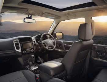 Interior Mitsubishi Pajero "Final Edition" 5-door [Australia] '2021