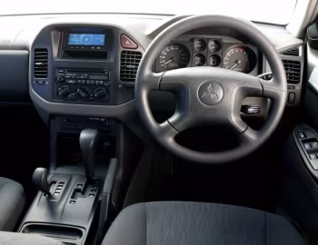 Торпедо Mitsubishi Pajero GLS [Australia] '2002–06
