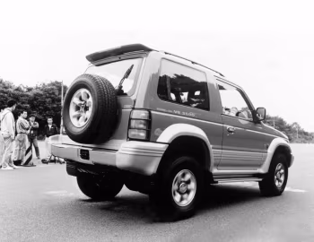 Mitsubishi Pajero Metal Top [Japan] '1991–97