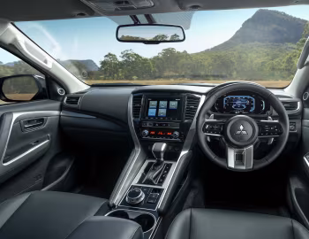 Painel frontal Mitsubishi Pajero Sport [South Africa] '2025–pr.