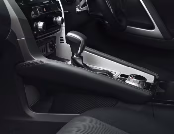 Interior Mitsubishi Pajero Sport [Australia] '2020–pr.