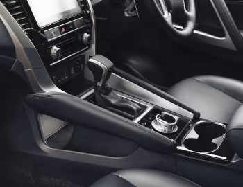 Interior Mitsubishi Pajero Sport [Australia] '2020–pr.