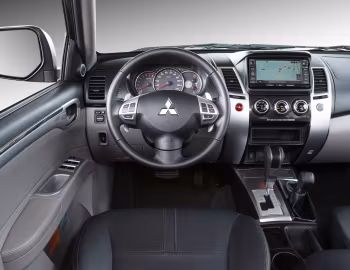 Торпедо Mitsubishi Pajero Sport '2013–16