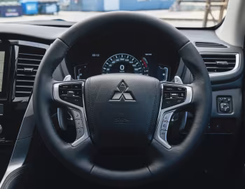 Painel frontal Mitsubishi Pajero Sport [Australia] '2020–pr.