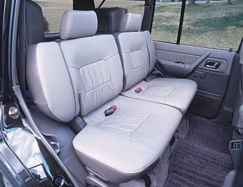 Interior Mitsubishi Pajero Wagon [Japan] '1997–99