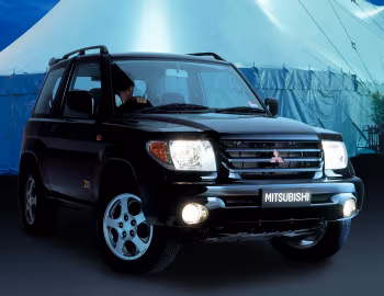 Mitsubishi Pajero iO "ZR" 3-door [Australia] '2001–02
