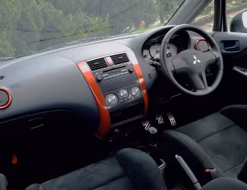 Painel frontal Mitsubishi Colt Ralliart Version-R '05.2006–08