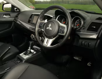 Передня панель Mitsubishi Lancer Sportback Ralliart [UK-spec] '2009–10