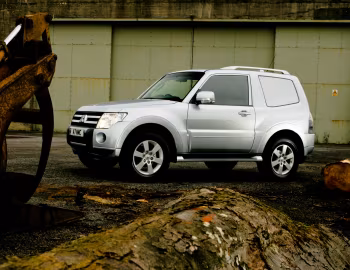 Mitsubishi Shogun 3-door Van [UK-spec] '2006–11