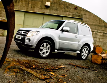 Mitsubishi Shogun 3-door Van [UK-spec] '2006–11