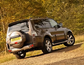 Mitsubishi Shogun 5-door [UK-spec] '2011–14