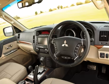 Interior Mitsubishi Shogun 5-door [UK-spec] '2011–14