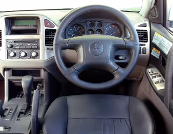 Торпедо Mitsubishi Shogun 5-door [UK-spec] '2003–06