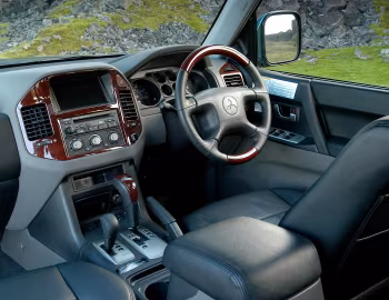 Интерьер Mitsubishi Shogun 5-door [UK-spec] '1999–2003