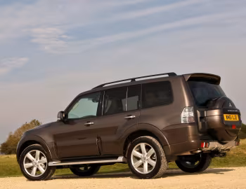 Mitsubishi Shogun 5-door [UK-spec] '2011–14