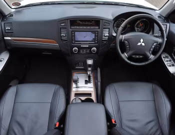 Painel frontal Mitsubishi Shogun "Black" [UK-spec] '2012