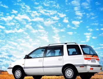 Mitsubishi Space Wagon '1991–94
