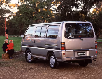 Mitsubishi Starwagon Satellite '1990–97
