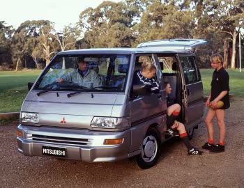 Mitsubishi Starwagon Satellite '1990–97