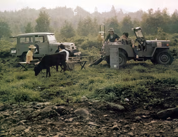 Mitsubishi Jeep, Toyota Land Cruiser Hard Top