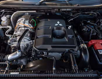 Под капотом Mitsubishi Triton Bi-Turbo Double Cab [South Africa] '2026