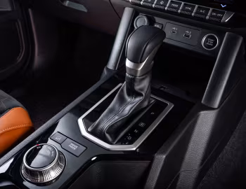 Interior Mitsubishi Triton Bi-Turbo Double Cab [South Africa] '2026