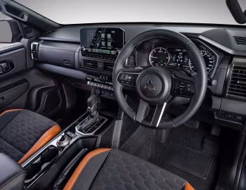 Interior Mitsubishi Triton Bi-Turbo Double Cab [South Africa] '2026