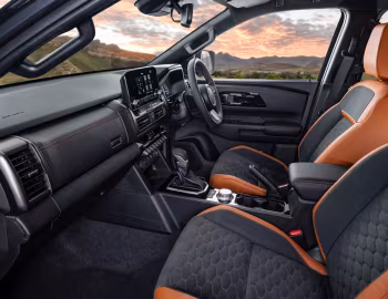 Interior Mitsubishi Triton Bi-Turbo Double Cab [South Africa] '2026