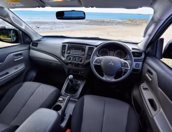 Торпедо Mitsubishi Triton GLX Club Cab Chassis [Australia] '2015–18